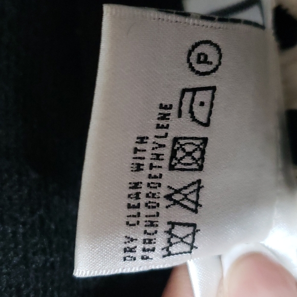 Carlisle, Women Blazer, Size 8 Color Black. - Picture 10 of 10